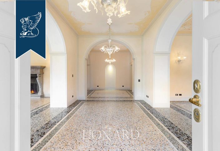 Image No.9-7 Bed Villa for sale