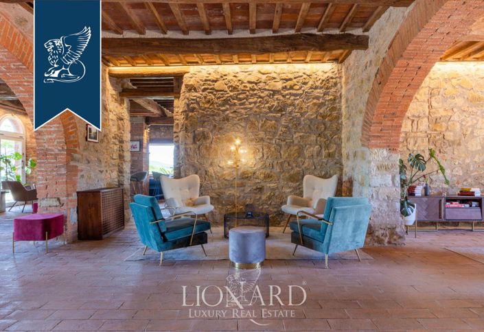 Image No.10-20 Bed Farmhouse for sale