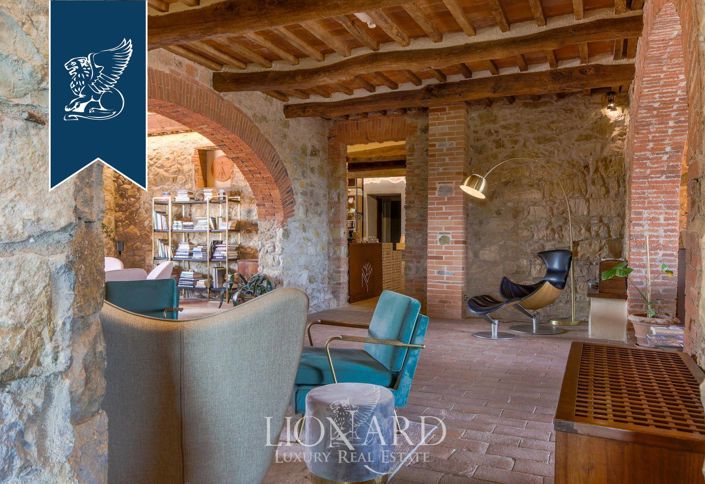 Image No.15-20 Bed Farmhouse for sale