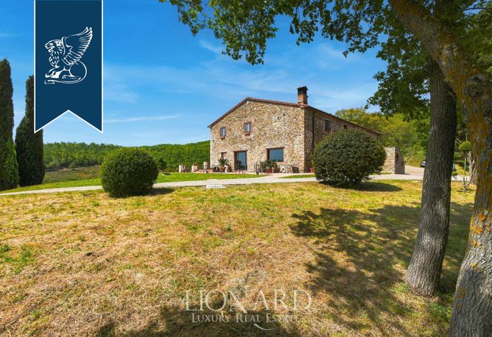 Image No.5-20 Bed Farmhouse for sale