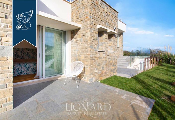 Image No.12-6 Bed Villa for sale