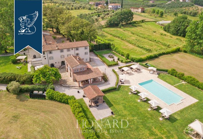 Image No.2-20 Bed Villa for sale