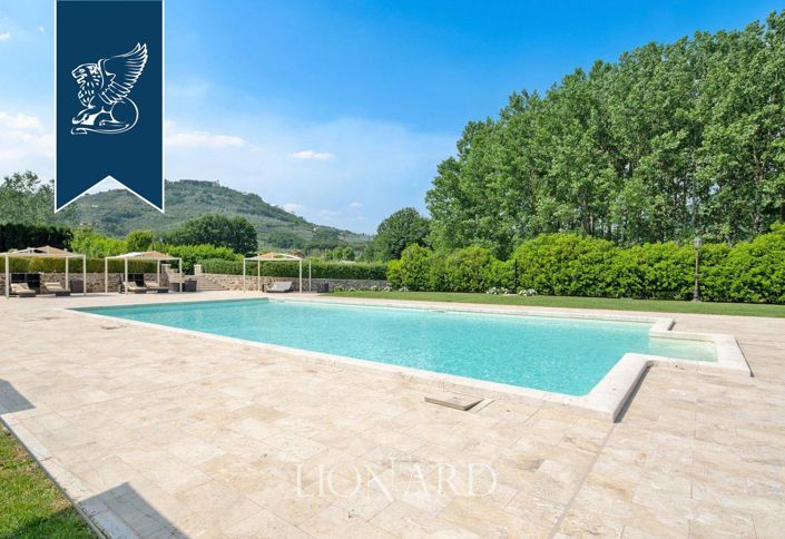 Image No.9-20 Bed Villa for sale