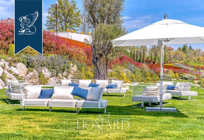 Image No.8-9 Bed Farmhouse for sale