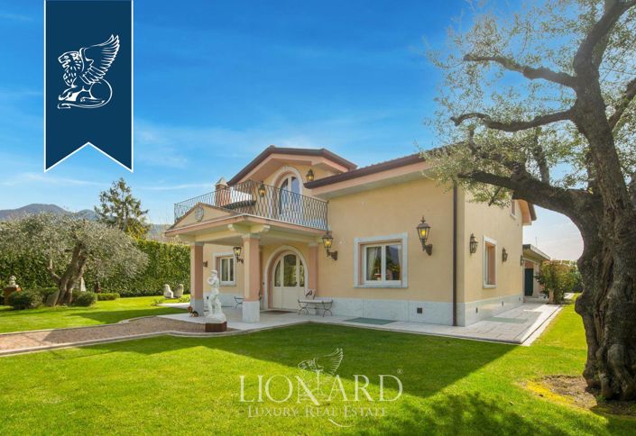 Image No.10-10 Bed Villa for sale