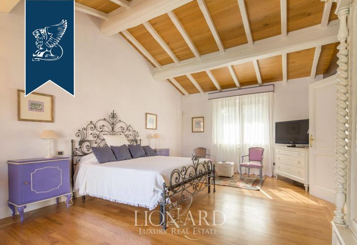 Image No.17-10 Bed Villa for sale