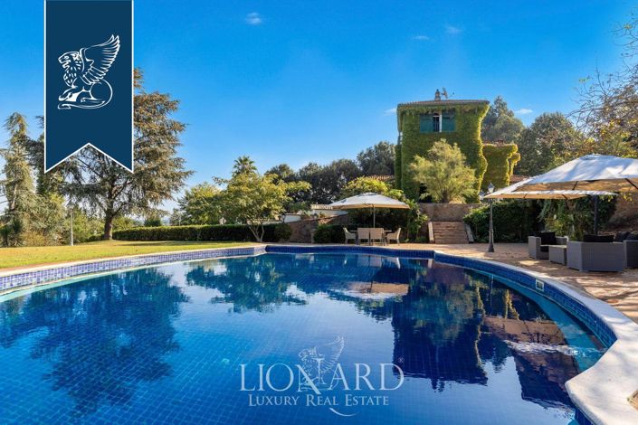 Image No.1-6 Bed Villa for sale