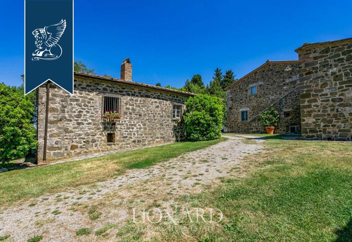 Image No.35-Ferme de 9 chambres à vendre à Sarteano