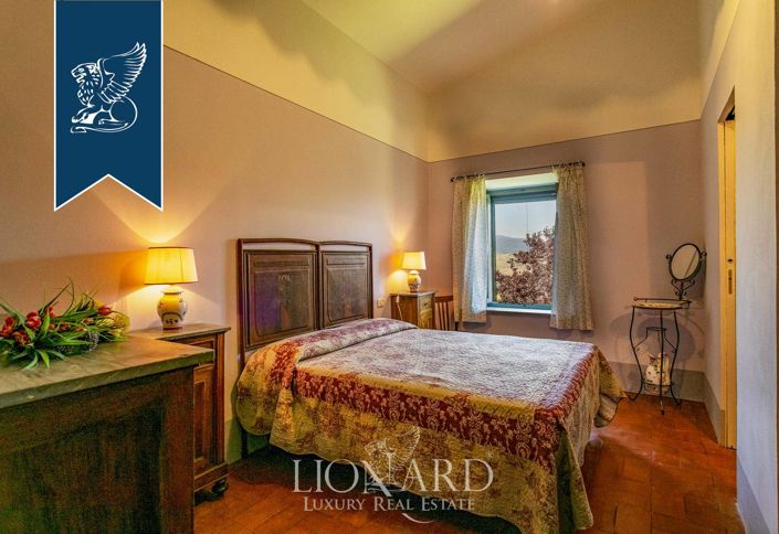 Image No.42-Ferme de 9 chambres à vendre à Sarteano