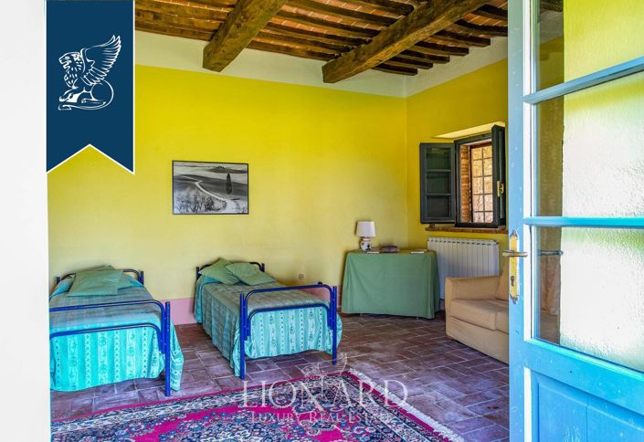 Image No.51-Ferme de 9 chambres à vendre à Sarteano