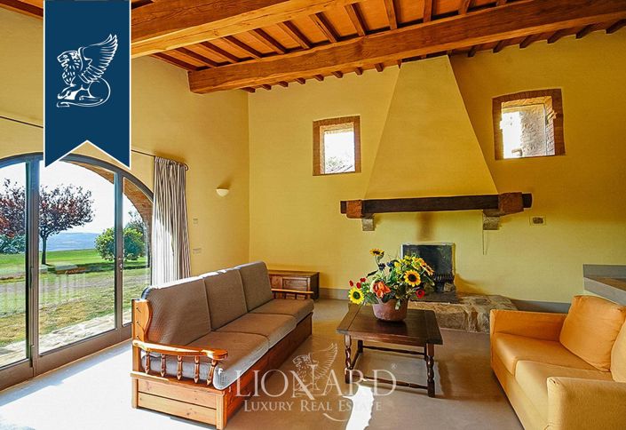 Image No.53-Ferme de 9 chambres à vendre à Sarteano