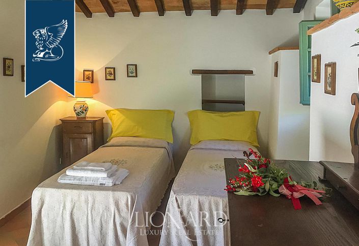 Image No.59-Ferme de 9 chambres à vendre à Sarteano