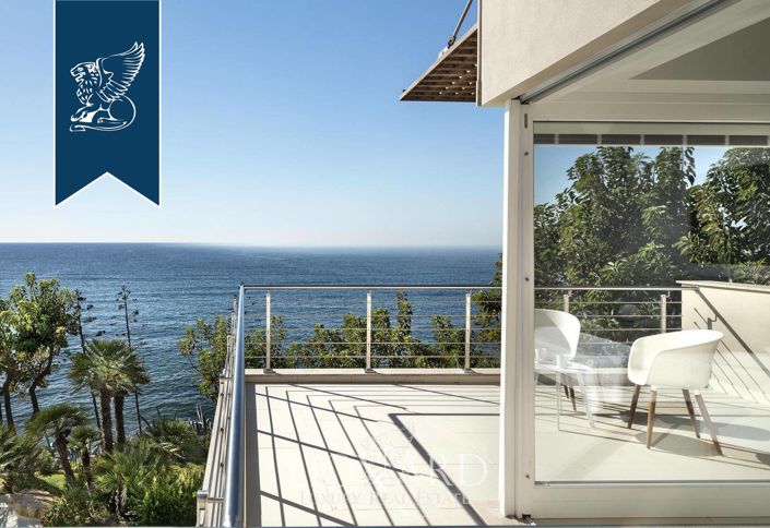 Image No.10-8 Bed Villa for sale