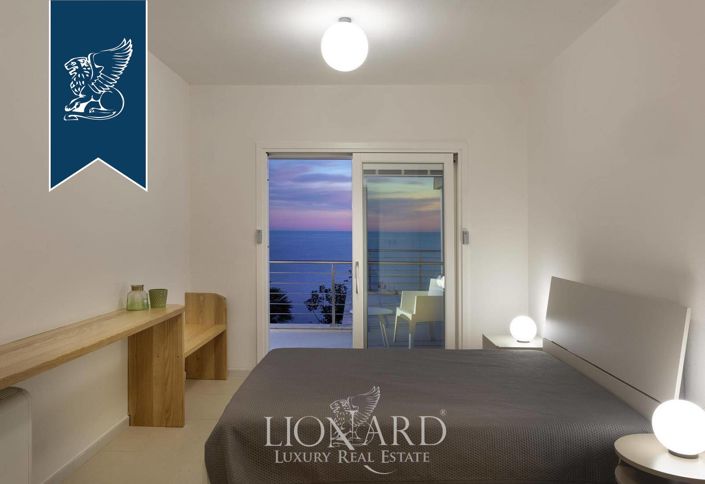 Image No.11-8 Bed Villa for sale