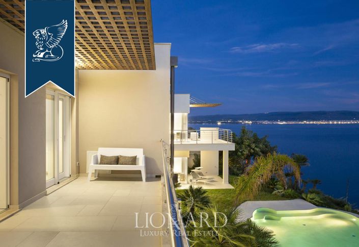 Image No.12-8 Bed Villa for sale