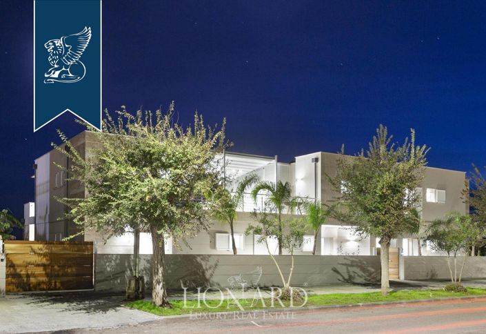 Image No.13-8 Bed Villa for sale