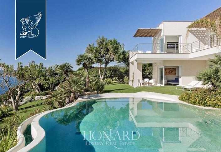 Image No.2-8 Bed Villa for sale