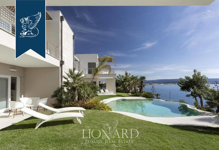 Image No.3-8 Bed Villa for sale