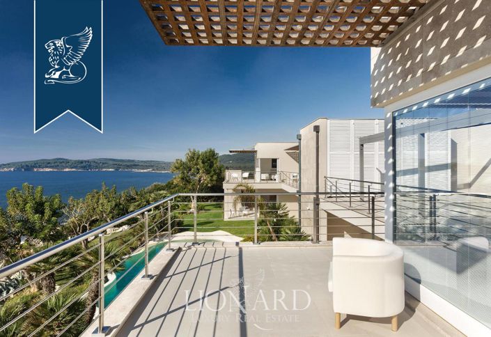 Image No.8-8 Bed Villa for sale