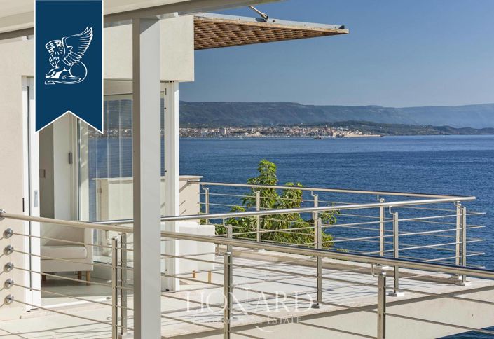 Image No.9-8 Bed Villa for sale