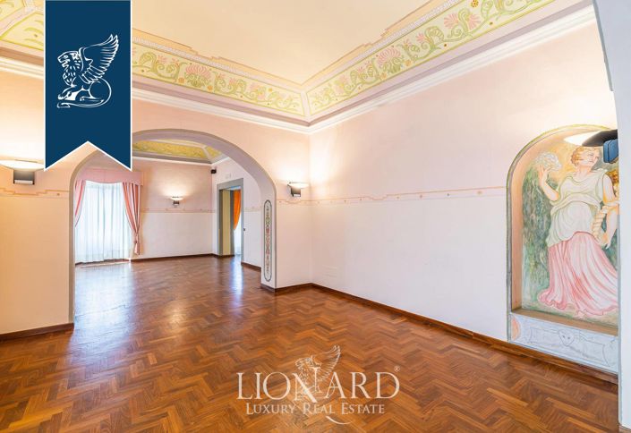 Image No.40-12 Bed Villa for sale