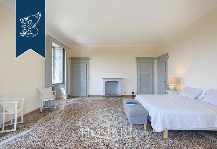 Image No.48-5 Bed Villa for sale