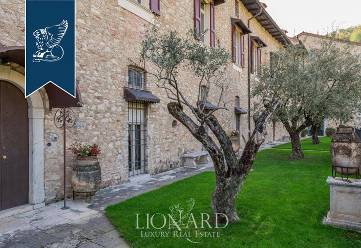 Image No.18-8 Bed Property for sale