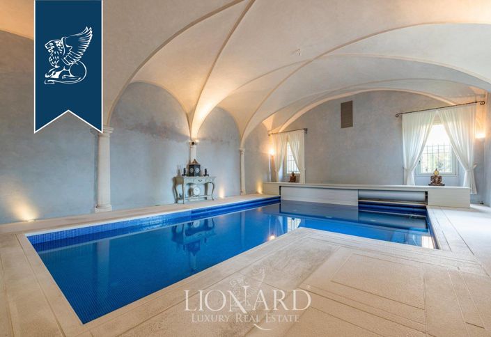 Image No.23-8 Bed Property for sale