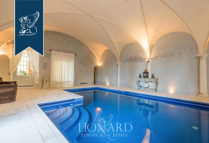 Image No.26-8 Bed Property for sale