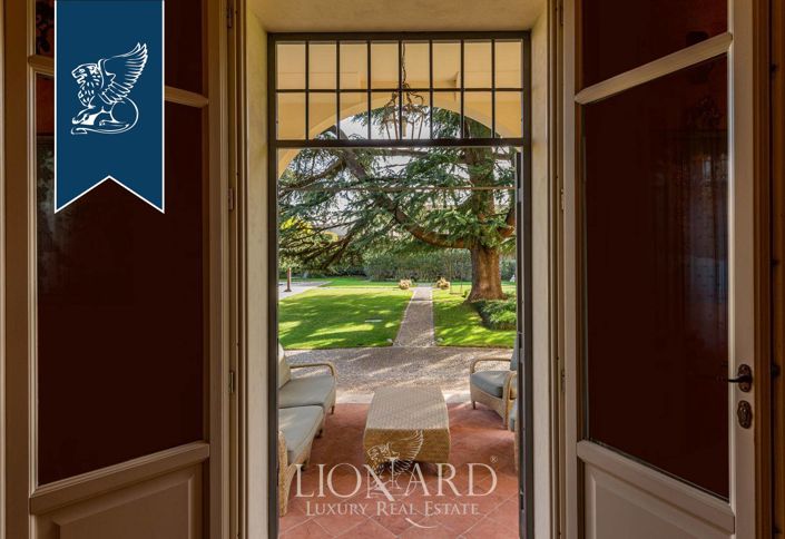 Image No.28-8 Bed Property for sale