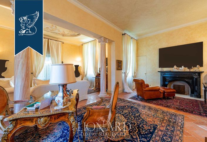 Image No.29-8 Bed Property for sale