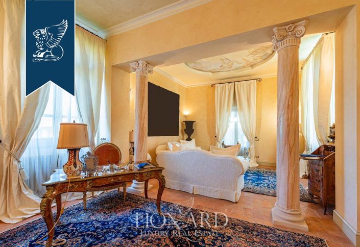 Image No.30-8 Bed Property for sale