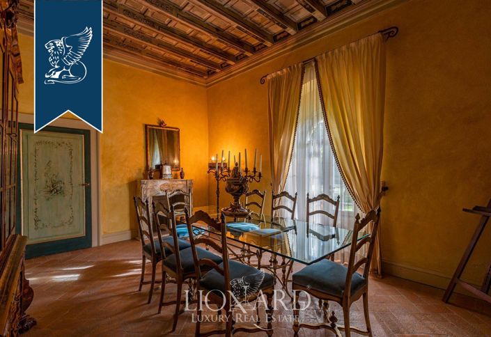 Image No.32-8 Bed Property for sale