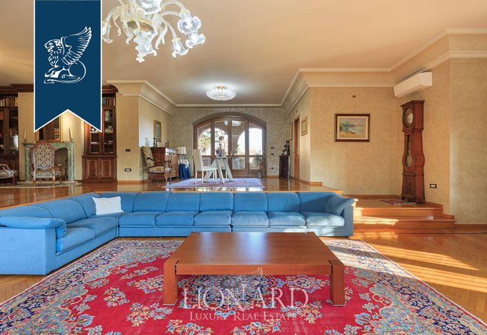 Image No.17-5 Bed Villa for sale