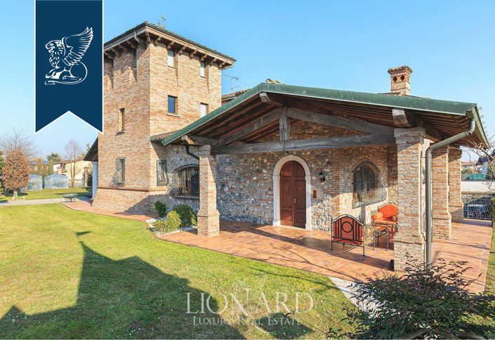 Image No.2-5 Bed Villa for sale