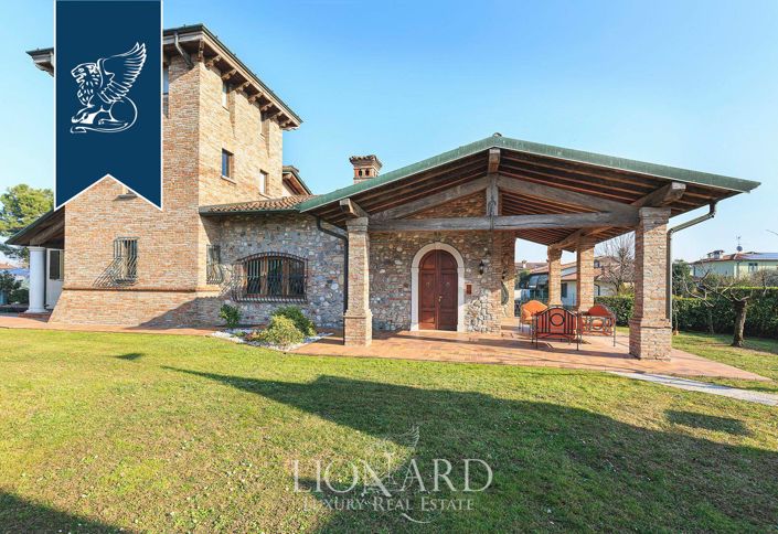 Image No.3-5 Bed Villa for sale