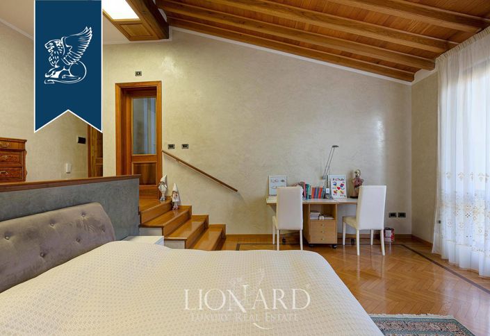 Image No.38-5 Bed Villa for sale