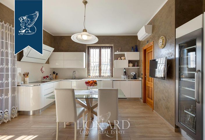 Image No.44-5 Bed Villa for sale