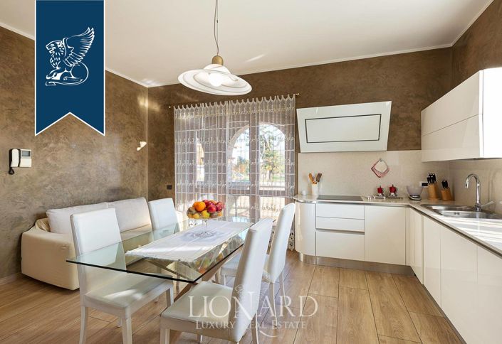 Image No.45-5 Bed Villa for sale