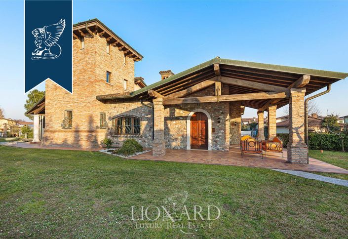 Image No.8-5 Bed Villa for sale