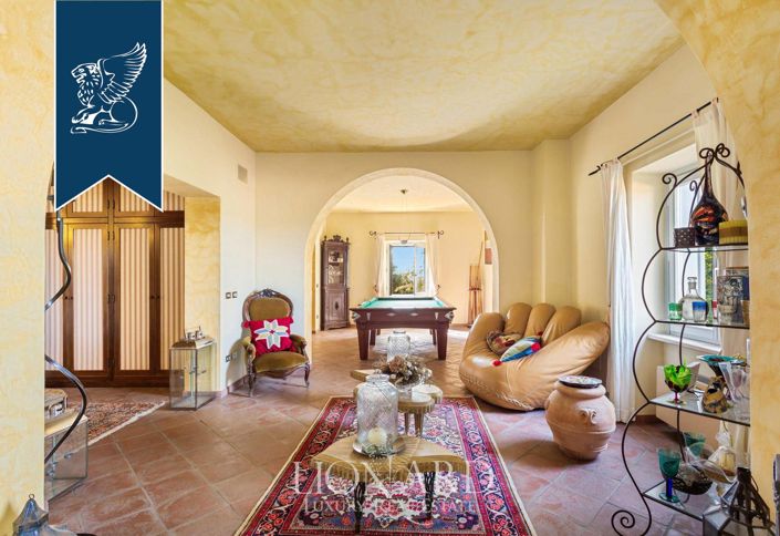 Image No.15-7 Bed Farmhouse for sale