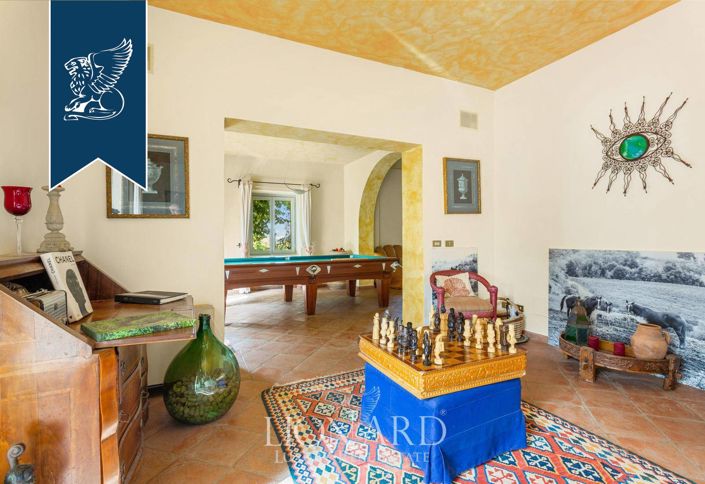 Image No.16-7 Bed Farmhouse for sale