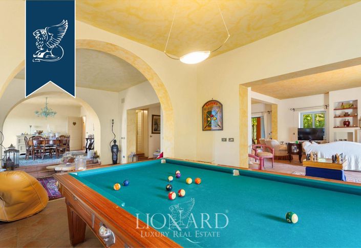 Image No.17-7 Bed Farmhouse for sale