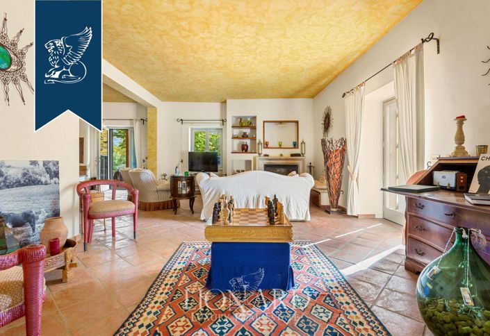 Image No.18-7 Bed Farmhouse for sale