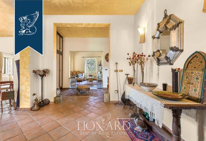 Image No.20-7 Bed Farmhouse for sale