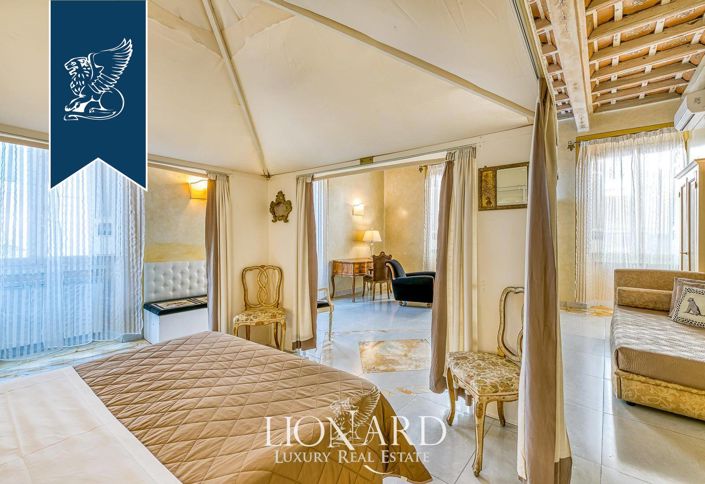 Image No.8-8 Bed Apartment for sale