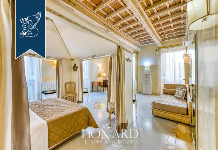 Image No.9-8 Bed Apartment for sale