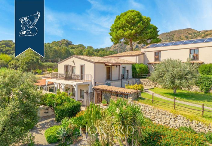 Image No.10-13 Bed Farmhouse for sale