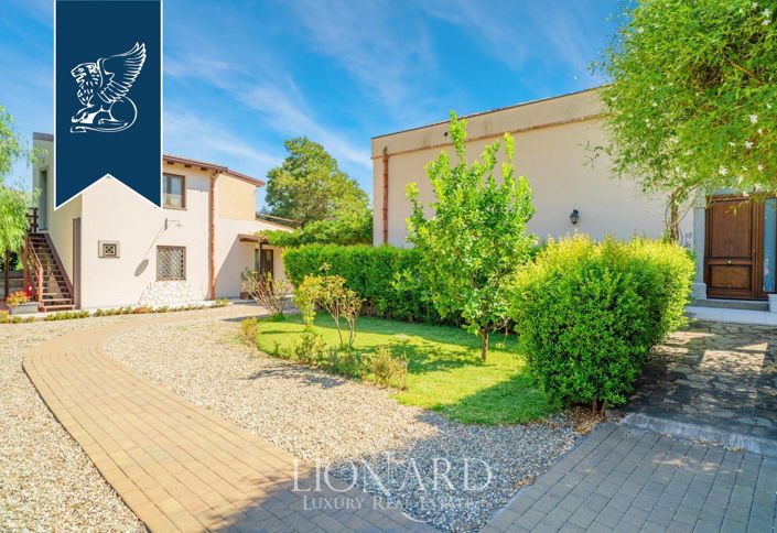 Image No.19-13 Bed Farmhouse for sale