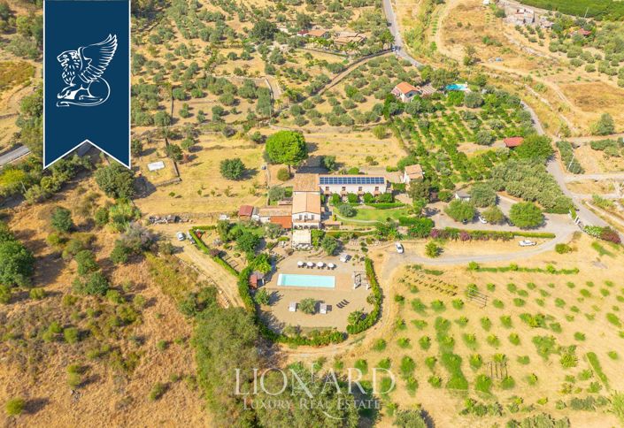 Image No.6-13 Bed Farmhouse for sale